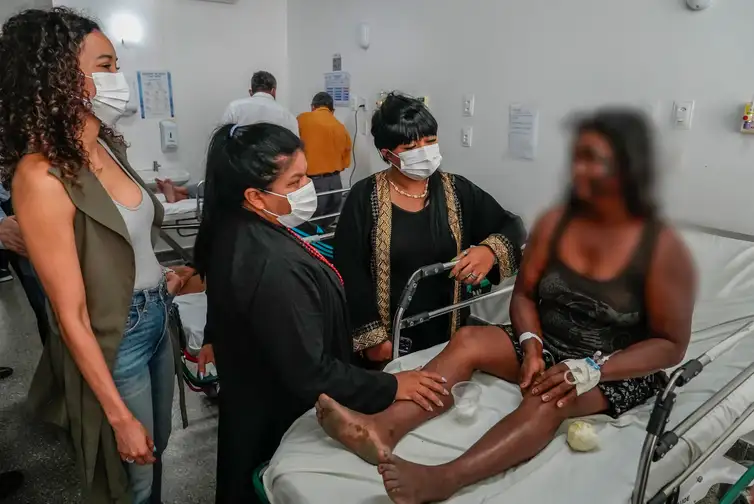 Imagens da comitiva ministerial à Bahia, onde uma indígena do povo Pataxó Hã Hã Hãi foi assassinada e outras pessoas da Terra Indígena Caramuru-Catarina Paraguassu ficaram feridas por disparos de arma de fogo neste domingo (21).

Foto: Leo Otero/ MPI