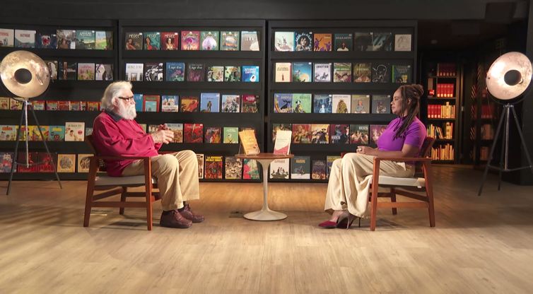 Rio de Janeiro (RJ), 20.08.2024 - Escritor Leonardo Boff ao lado da apresentadora Eliana Alves, apresenta novo livro no Trilha de Letras. Foto: TV Brasil/Divulgação