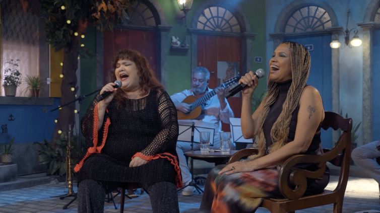 Rio de Janeiro (RJ), 01/05/2025 - Simone Mazzer interpreta clássicos de Nelson Cavaquinho no Samba na Gamboa da TV Brasil
Artista fala com Teresa Cristina sobre o repertório do bamba e canta sucessos como 
