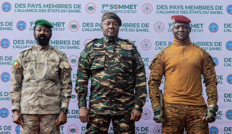 Senegal 23/05/2025 Governos de Máli, Burquina Fasso e Níger anunciam criação de Confederação dedicada a unificar defesa e economia dos países. Foto Reprodução/ Instagram