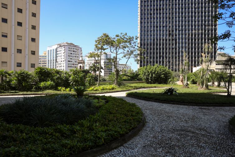 Rio de Janeiro (RJ), 06/05/2025 – Jardins projetados por Roberto Burle Marx no Palácio Gustavo Capanema, no centro do Rio de Janeiro. Foto: Tomaz Silva/Agência Brasil