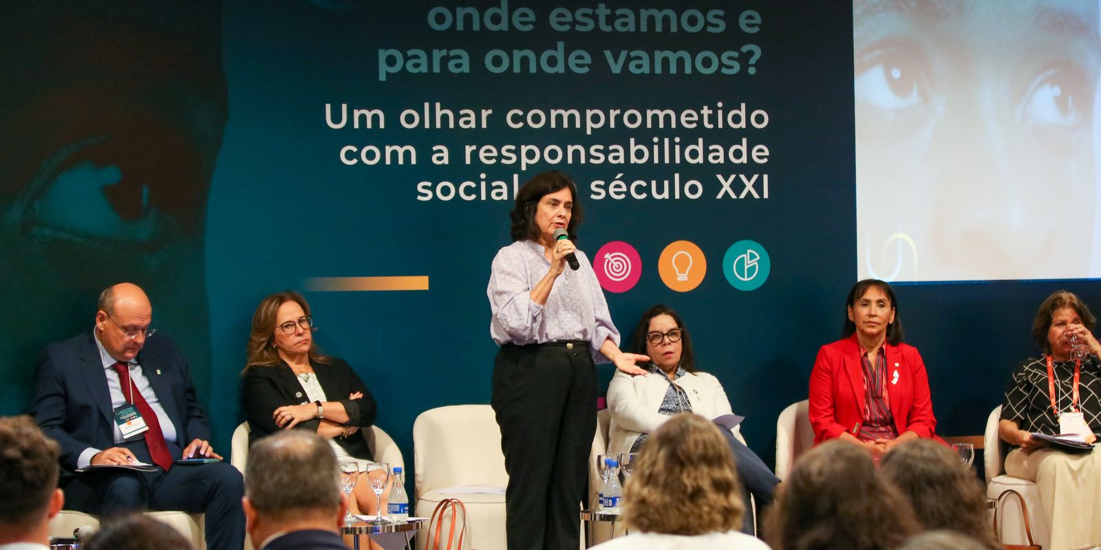 Ministra destaca ética como parte da formação médica de qualidade