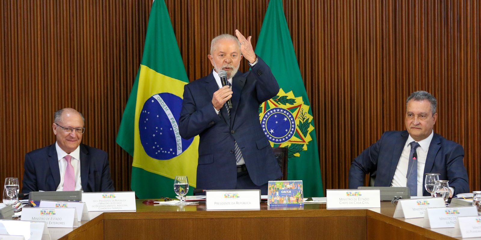 Lula pede que ações do governo sejam agregadas em uma única marca