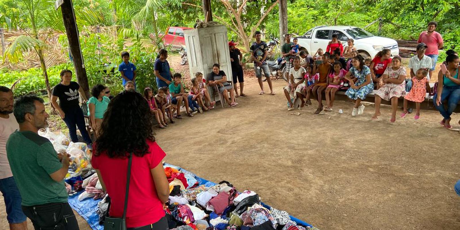 Afetados pela Usina de Belo Monte recebem doações em campanha de Natal