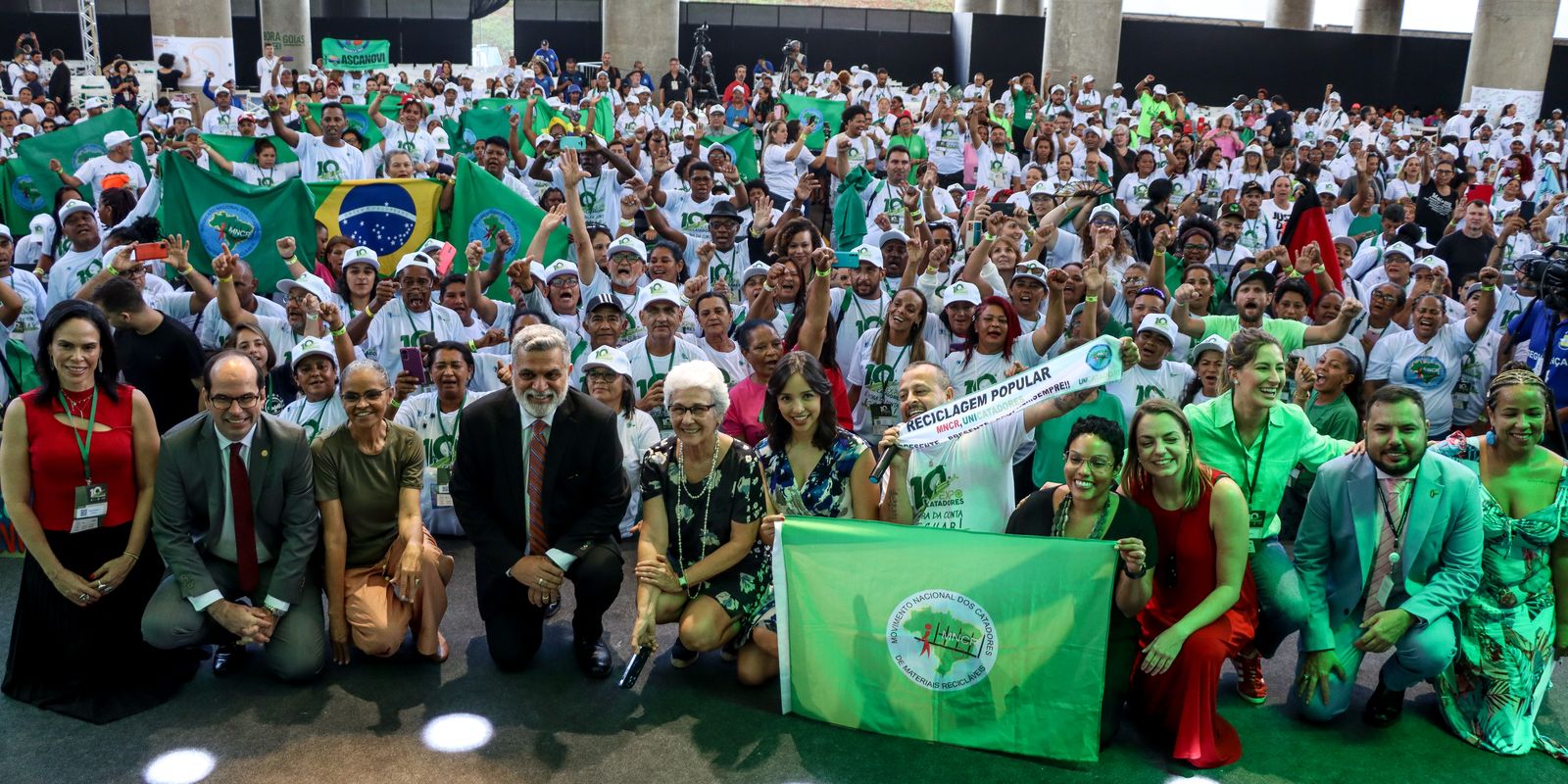 Catadores de recicláveis reivindicam pagamento fixo pela coleta