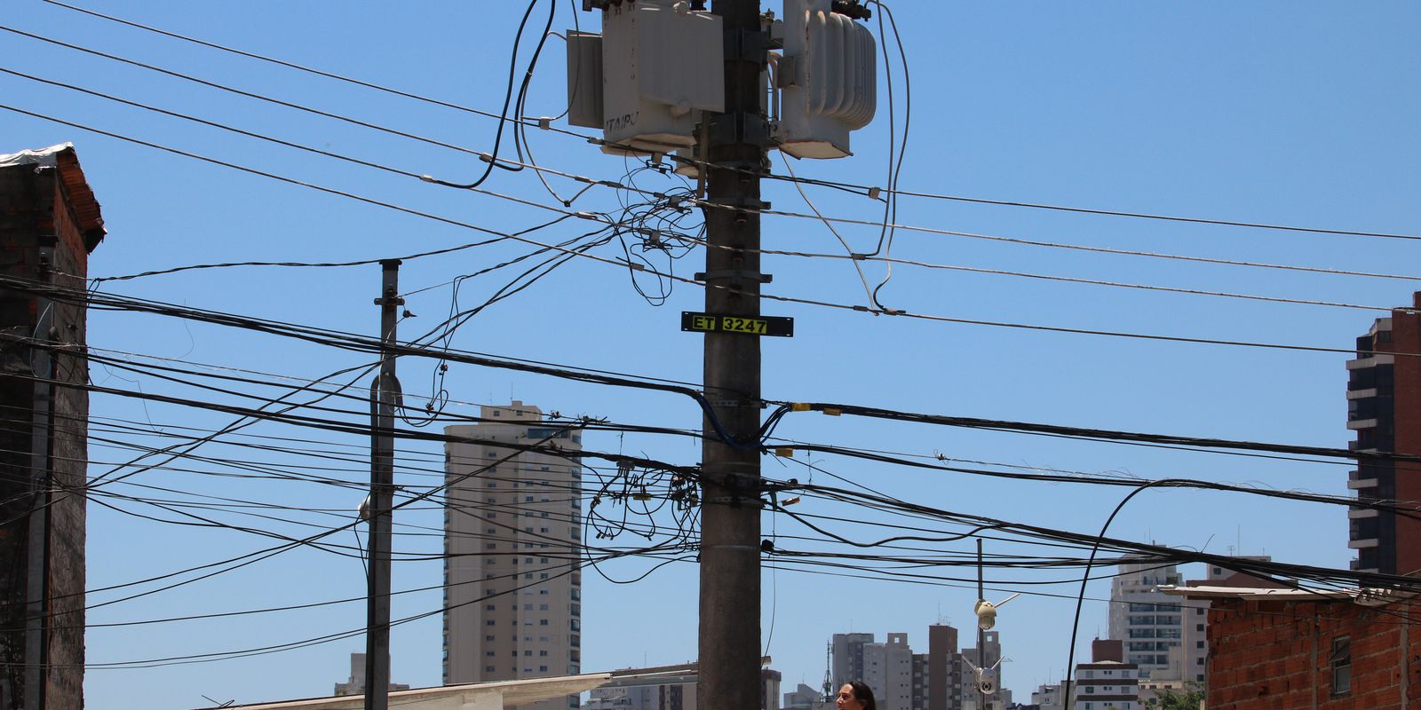 Justiça determina que Enel reduza casos de falta de energia