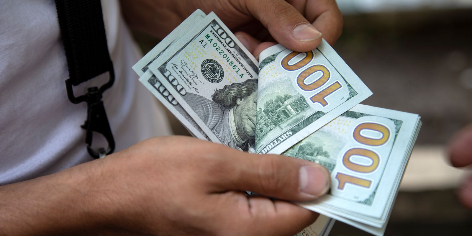 Dólar sobe para R$ 4,91 no primeiro dia útil do ano