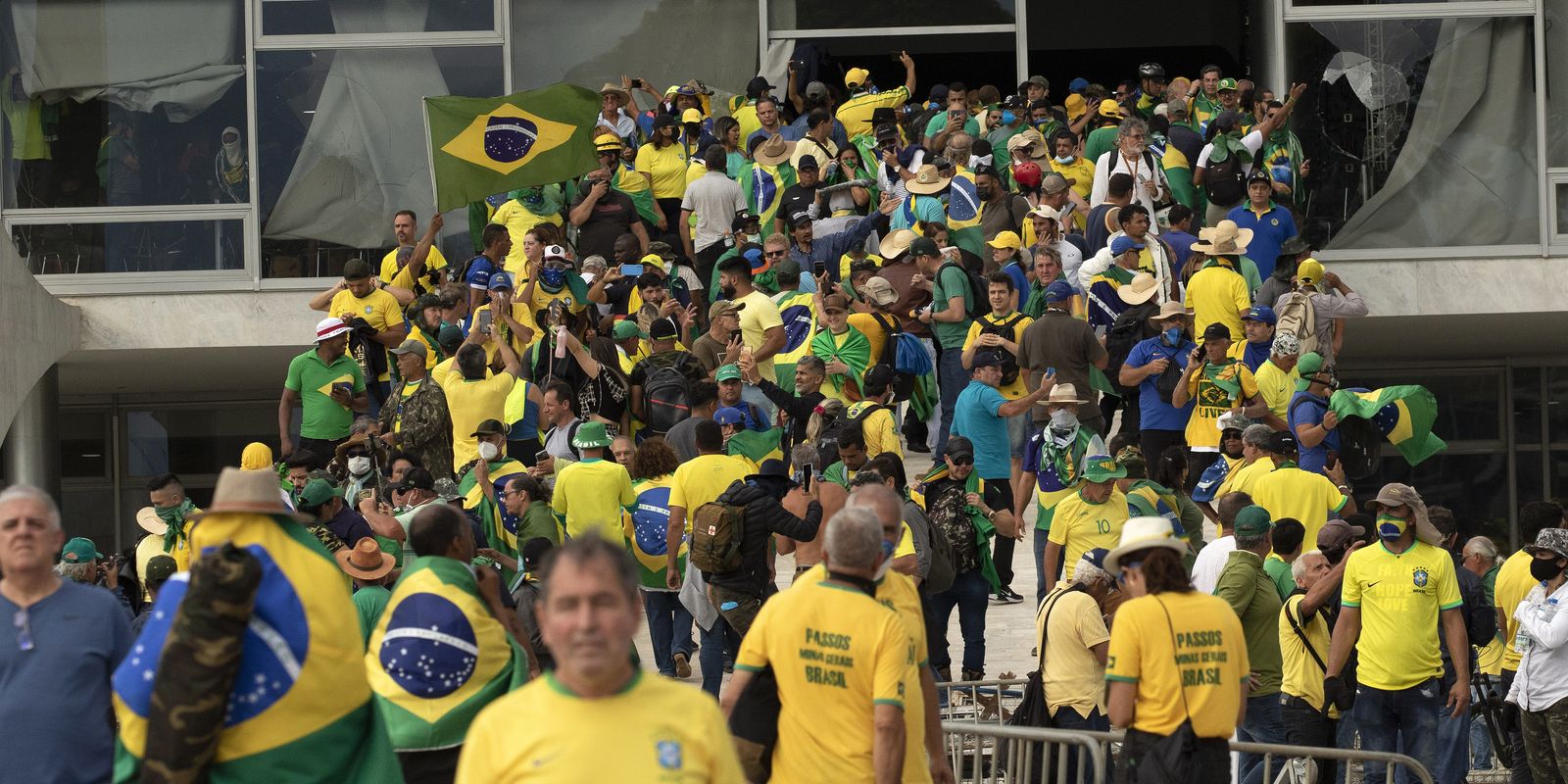 Nove em cada dez brasileiros reprovam invasões de 8 de janeiro