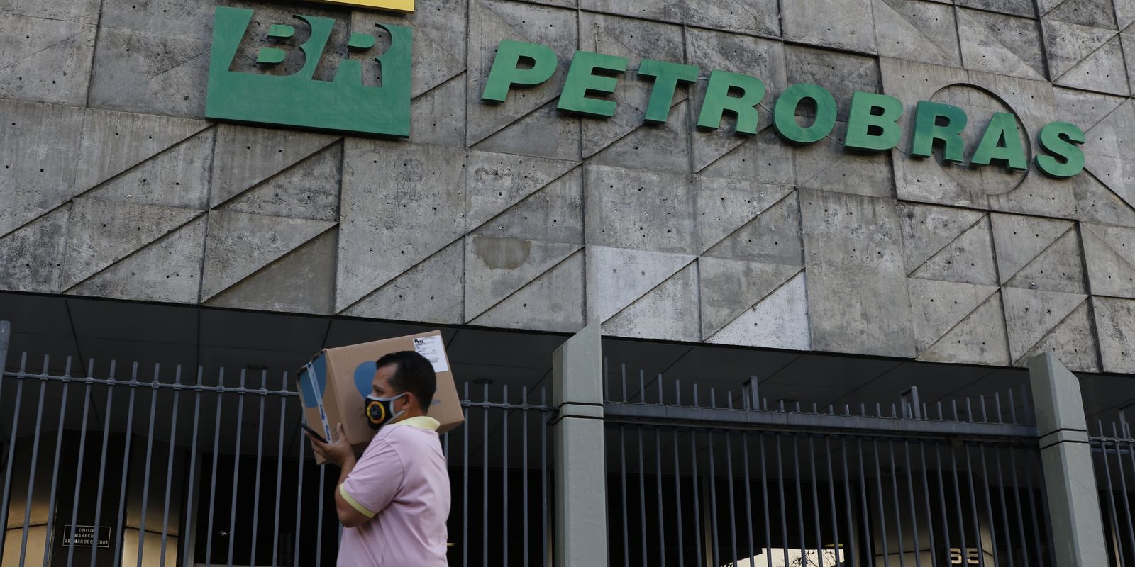 Governo aguarda informações da Petrobras para definir dividendos