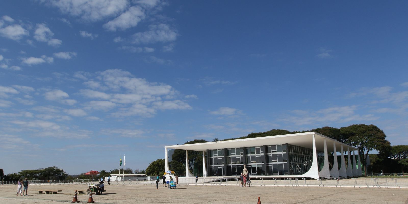 Praça dos Três Poderes será restaurada, diz Cappelli