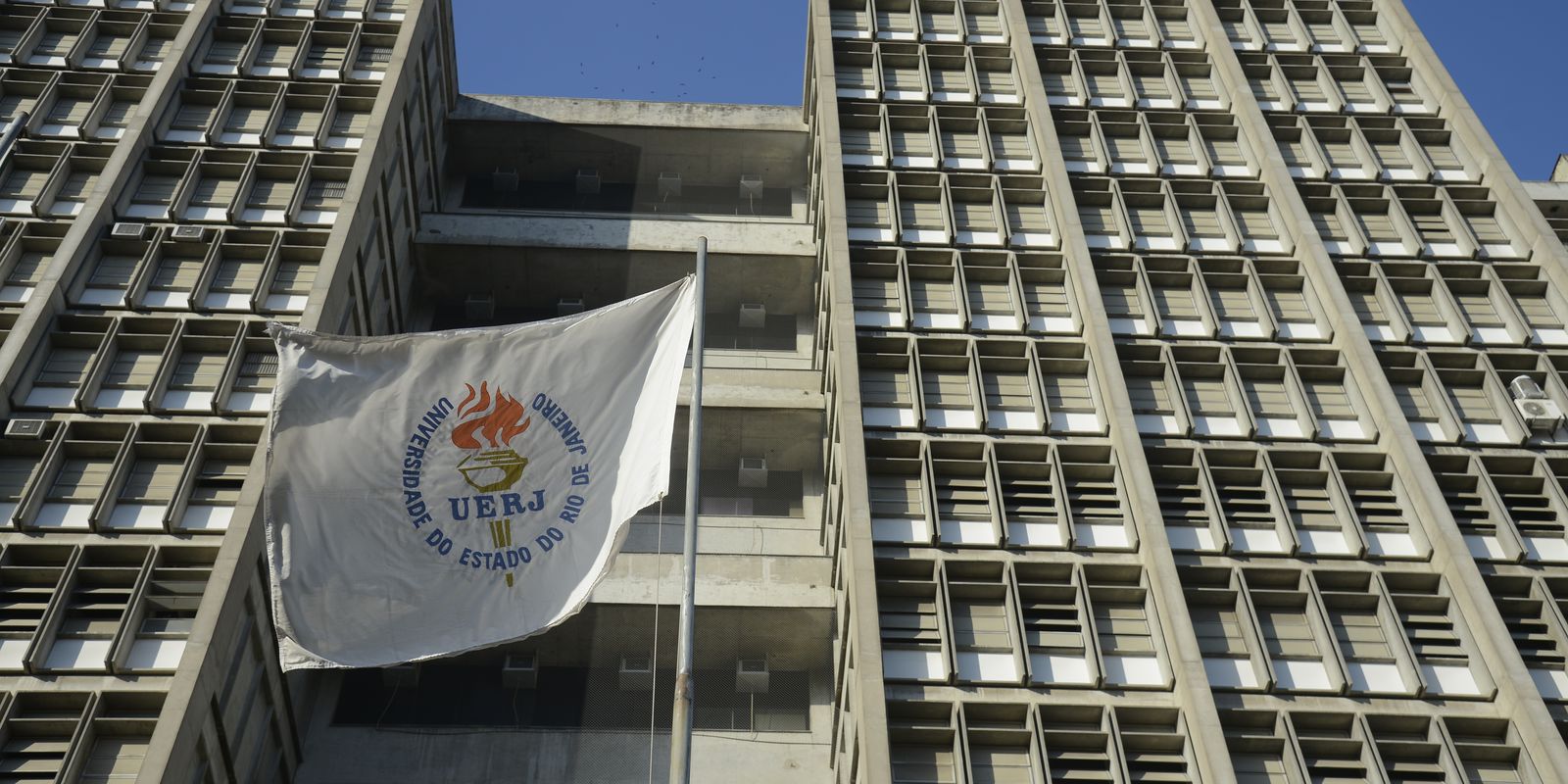 Uerj isenta alunos de cursinhos populares da taxa para o vestibular