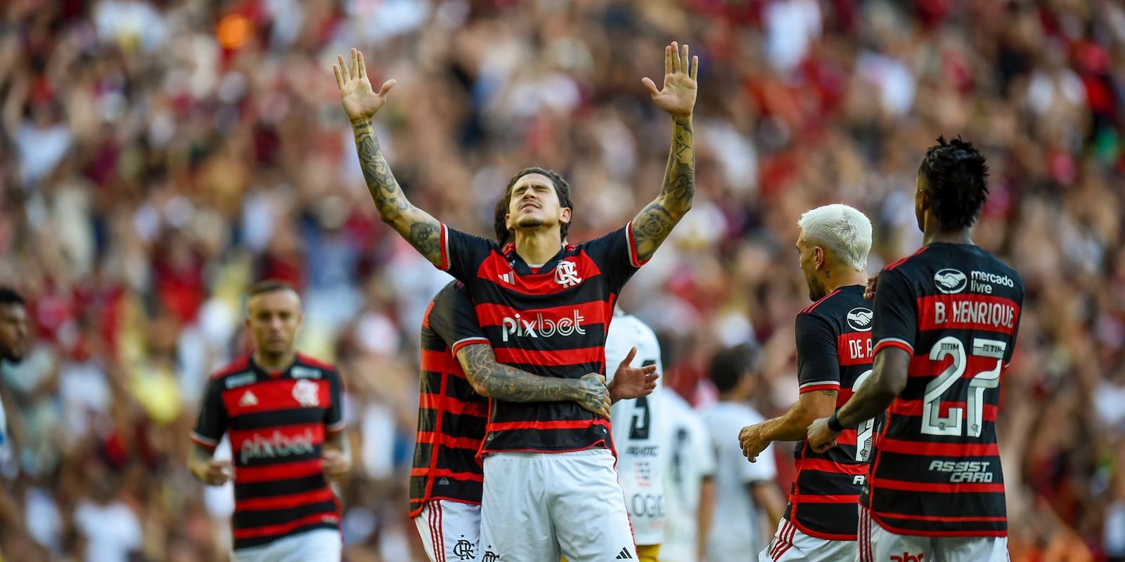 Em ritmo de folia, Flamengo derrota Volta Redonda no Maracanã