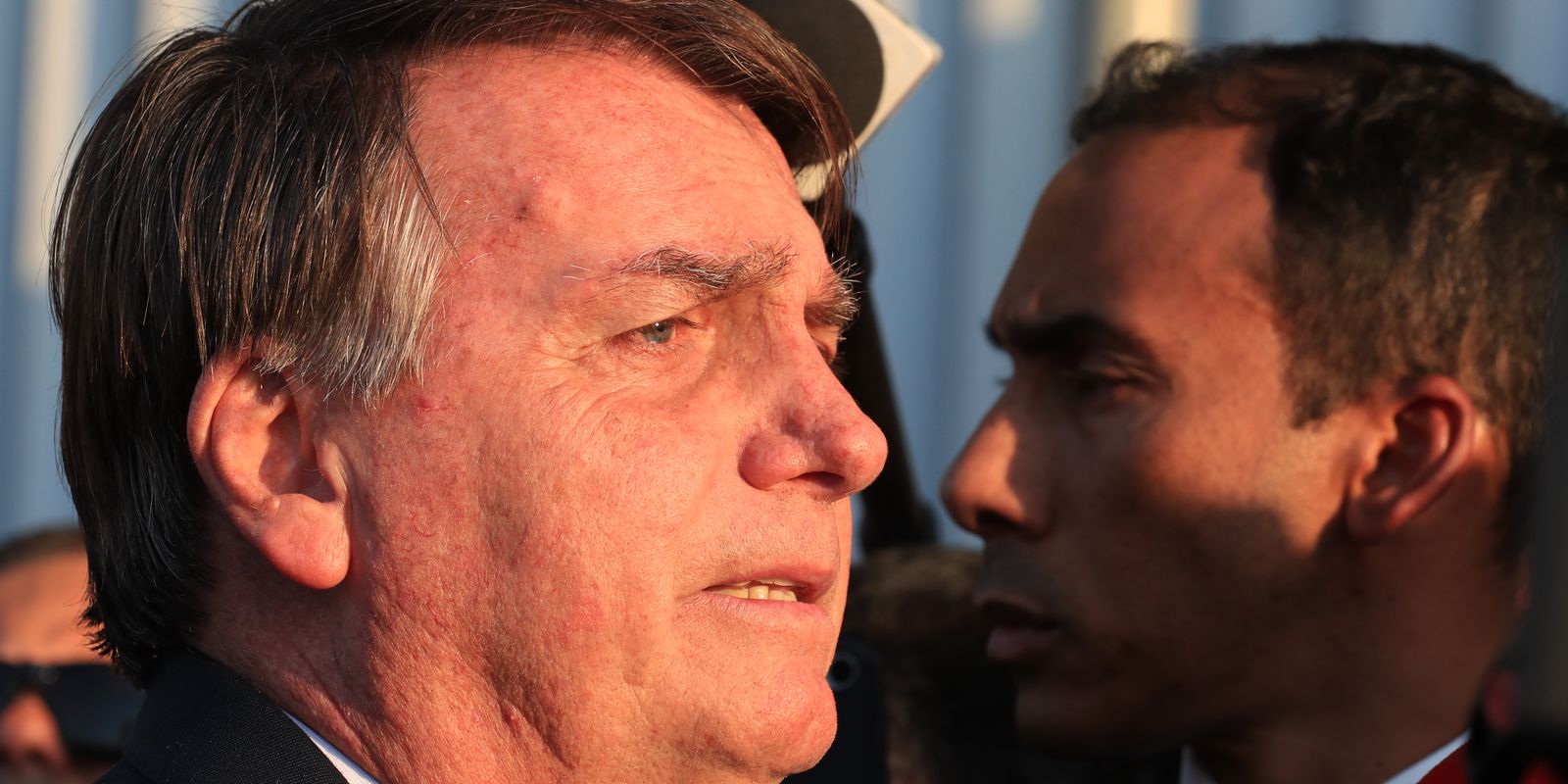 Bolsonaro diz ao STF que seria “ilógico” pedir asilo a embaixador