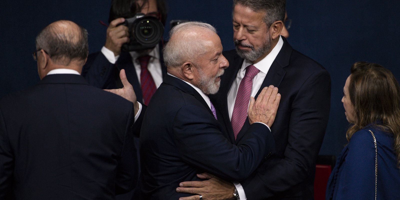 Lula e Arthur Lira se reúnem para tratar da relação entre poderes