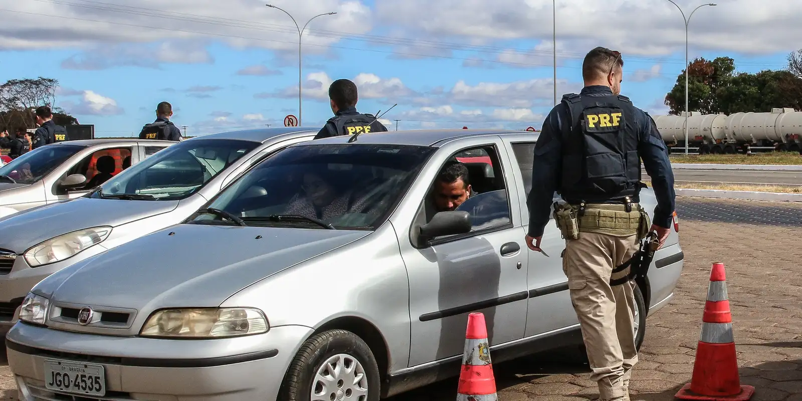 PRF orienta motoristas na volta para casa após o carnaval