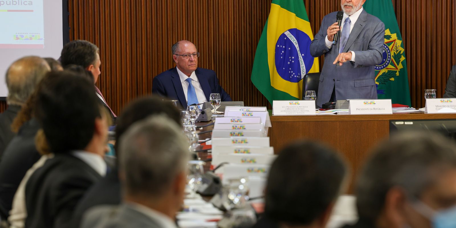 “Falta muito para fazer”, diz Lula ao abrir reunião ministerial