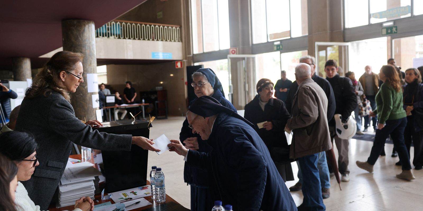 Portugueses vão às urnas para escolher 230 deputados neste domingo