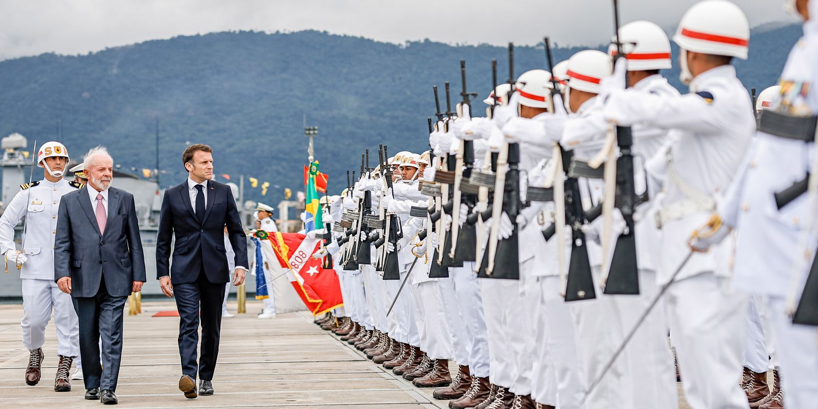 Lula e Macron lançam 3º submarino de parceria entre Brasil e França