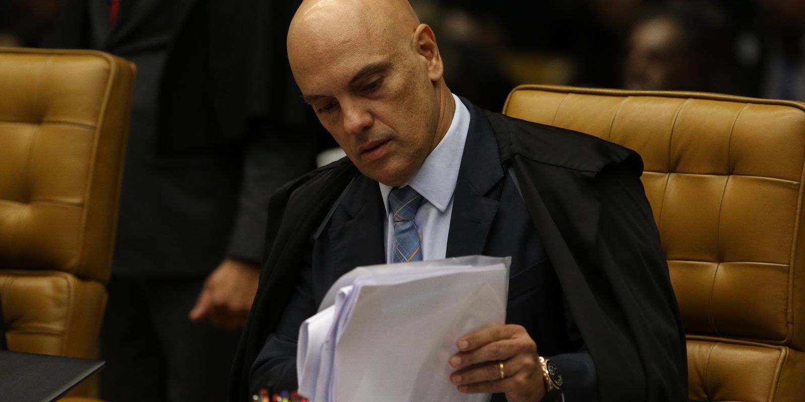 Moraes dá 15 dias para PGR opinar sobre indiciamento de Bolsonaro