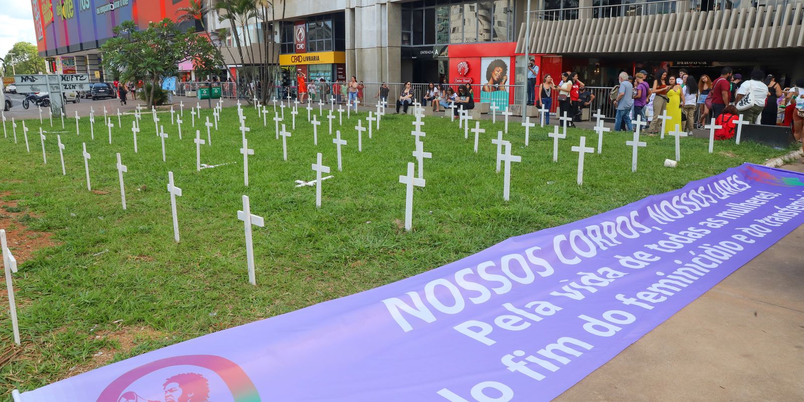 Manifestação em Brasília pelo Dia da Mulher alerta para violências