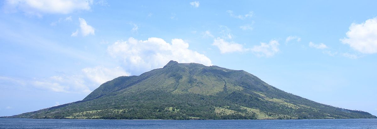 Vulcão do Monte Ruang, na Indonésia, entra novamente em erupção