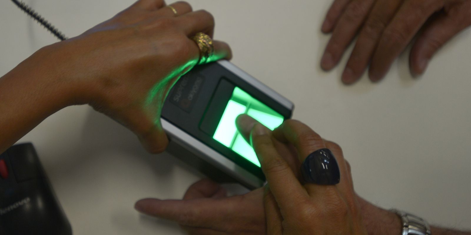 TRE-RJ convoca 4 milhões de eleitores para fazer biometria