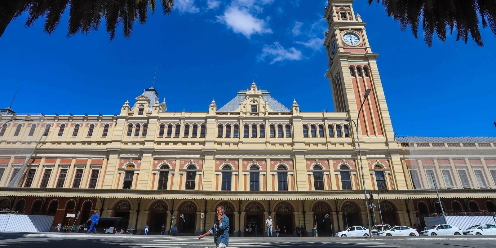 SP: homem é baleado por bombeiro após pular catraca da Estação da Luz