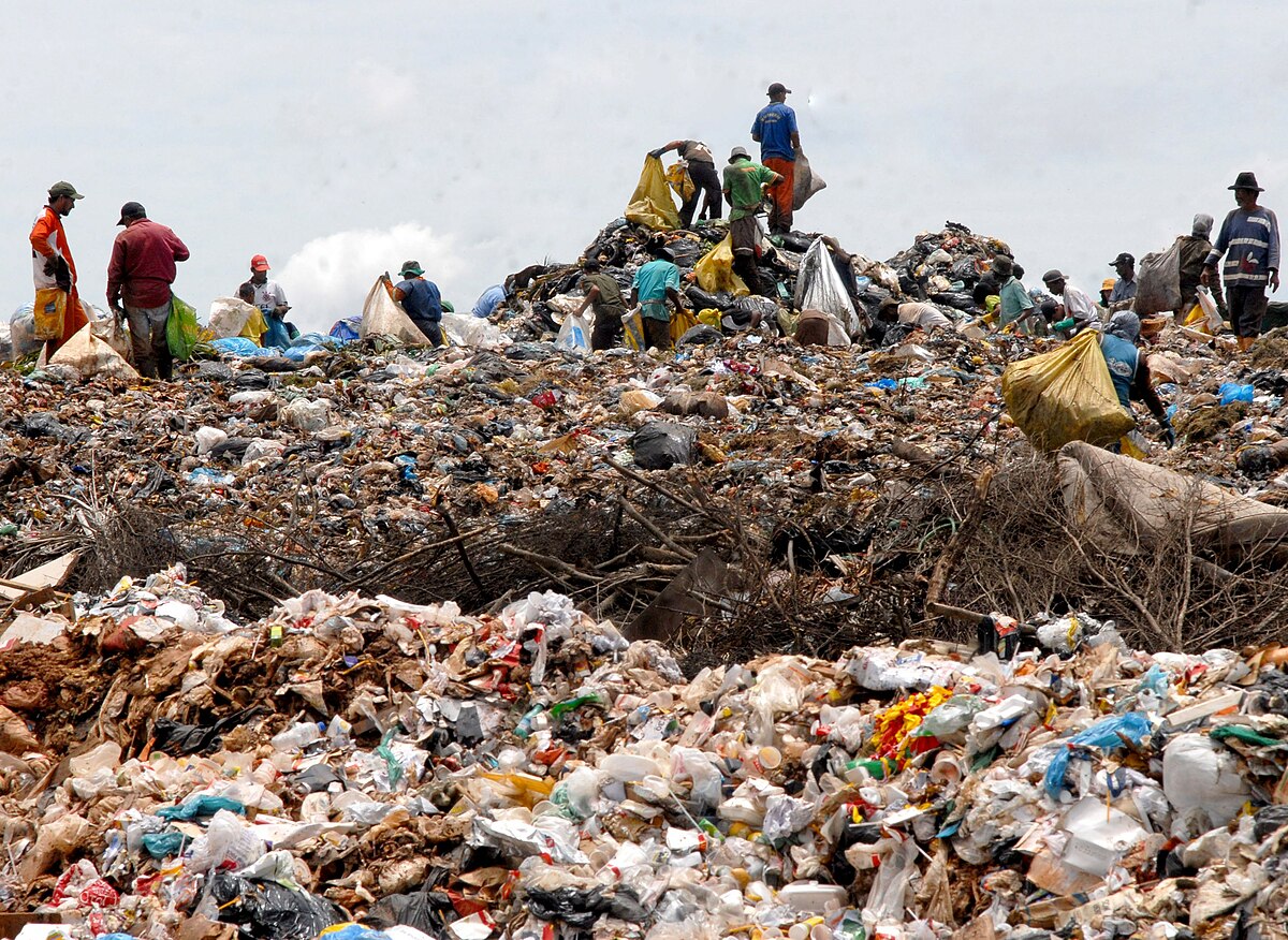 Governo angolano quer transformar lixo e ferro velho em dinheiro