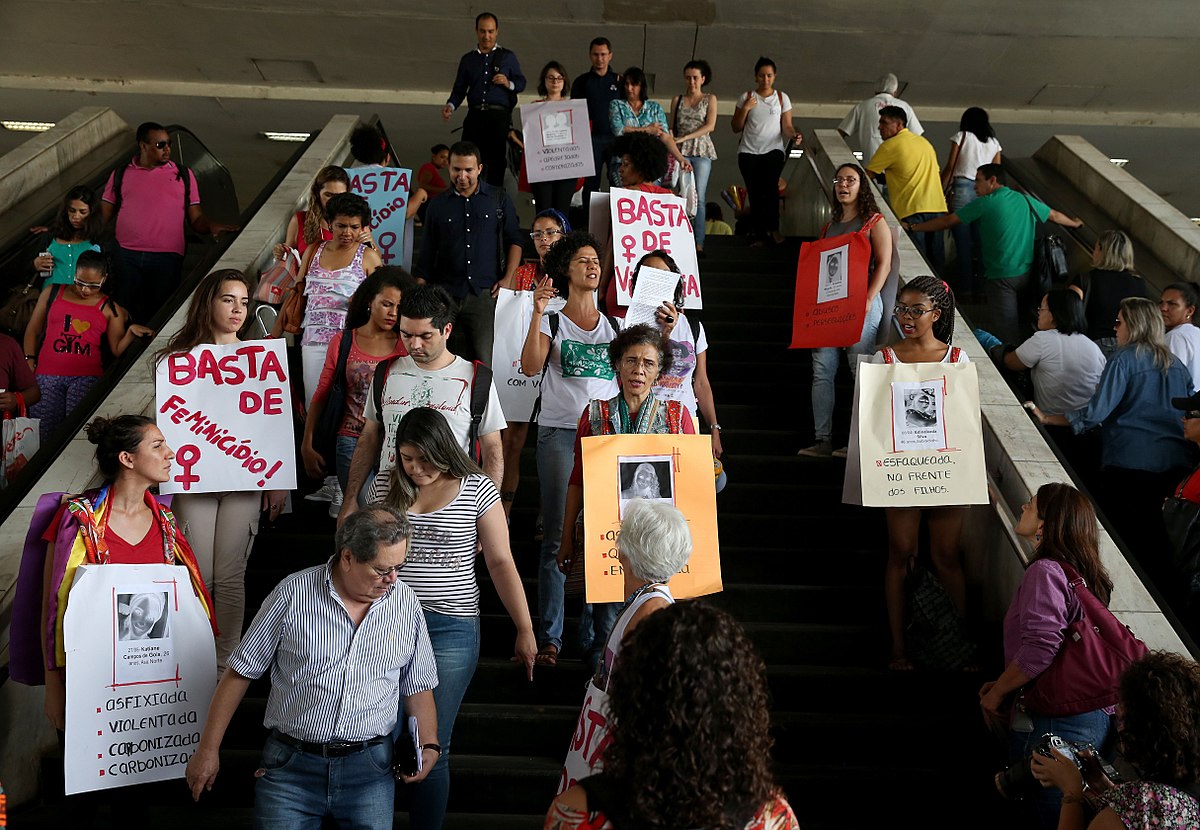 Uma mulher morre a cada seis horas no Brasil por feminicídio