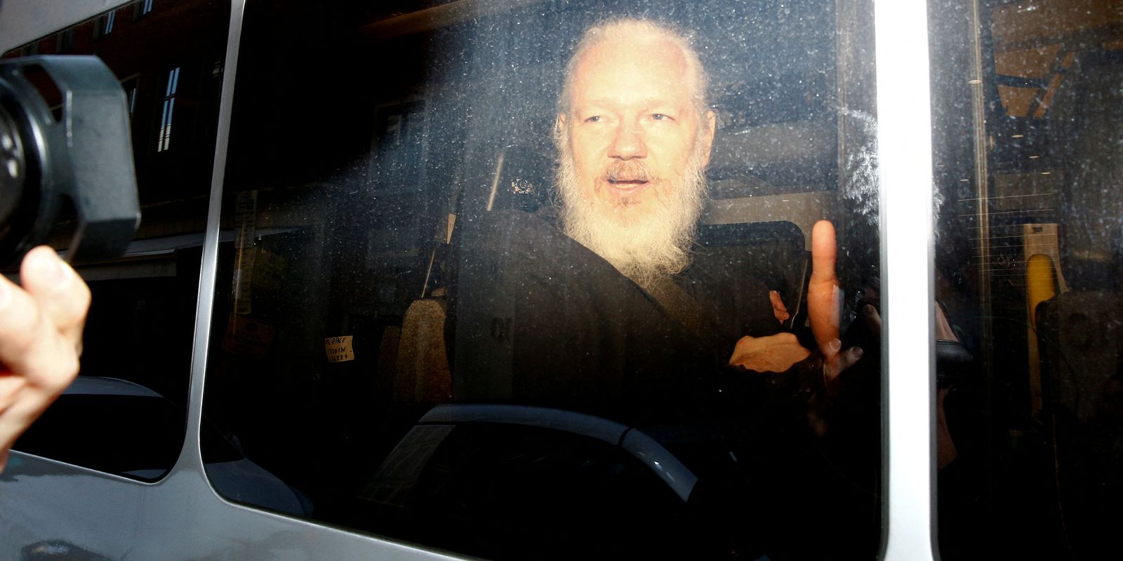 Assange recebe permissão para recorrer contra extradição para os EUA