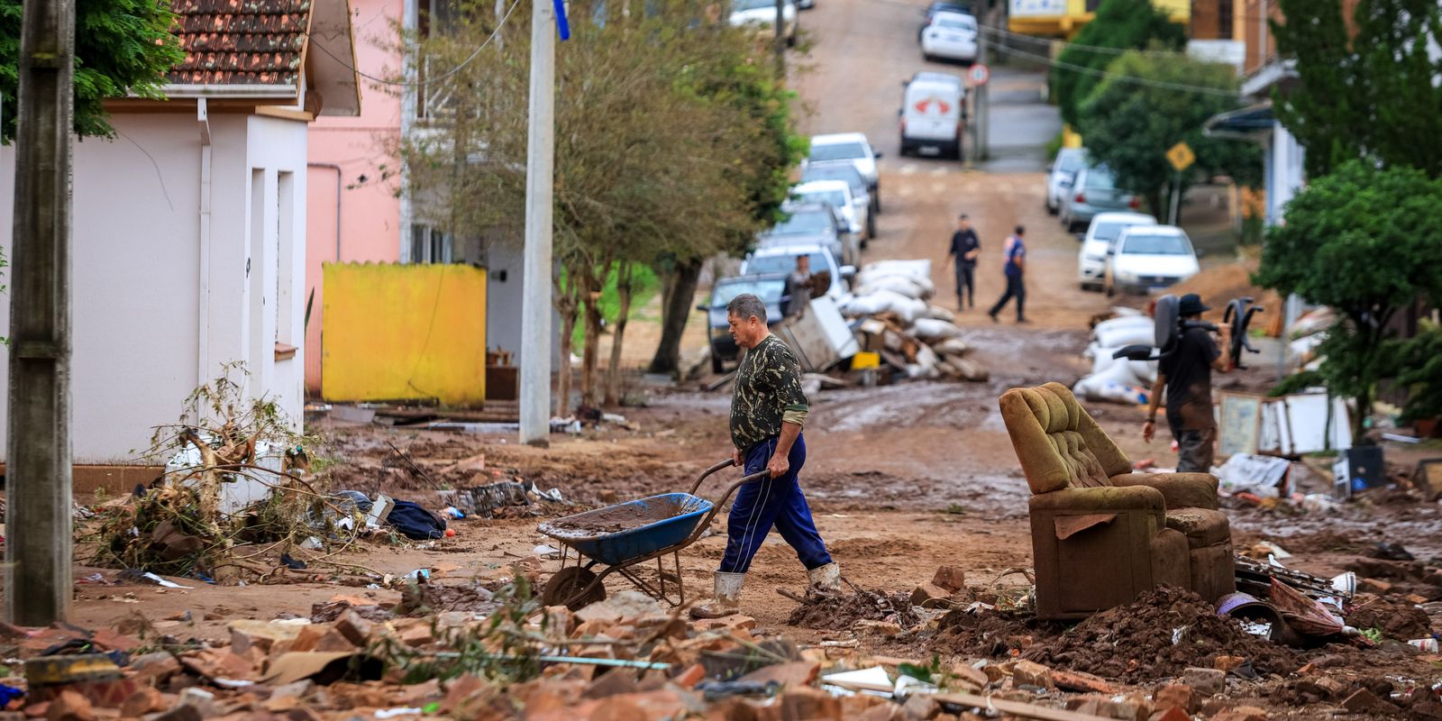 Defesa Civil de Eldorado do Sul pede socorro para resgatar ilhados