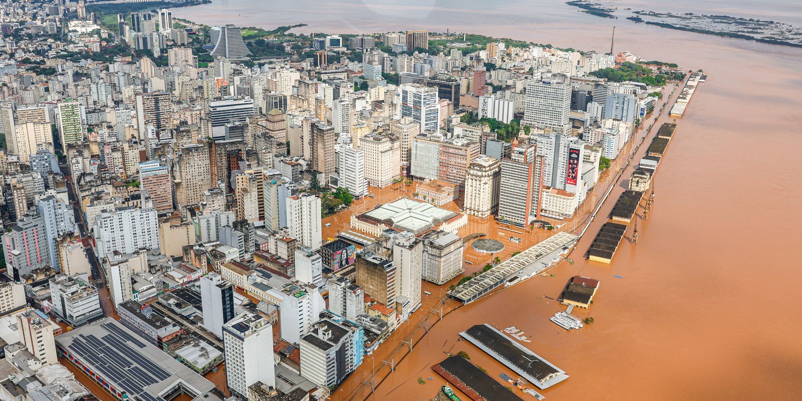 Bairro de Porto Alegre terá de ser evacuado após dique transbordar