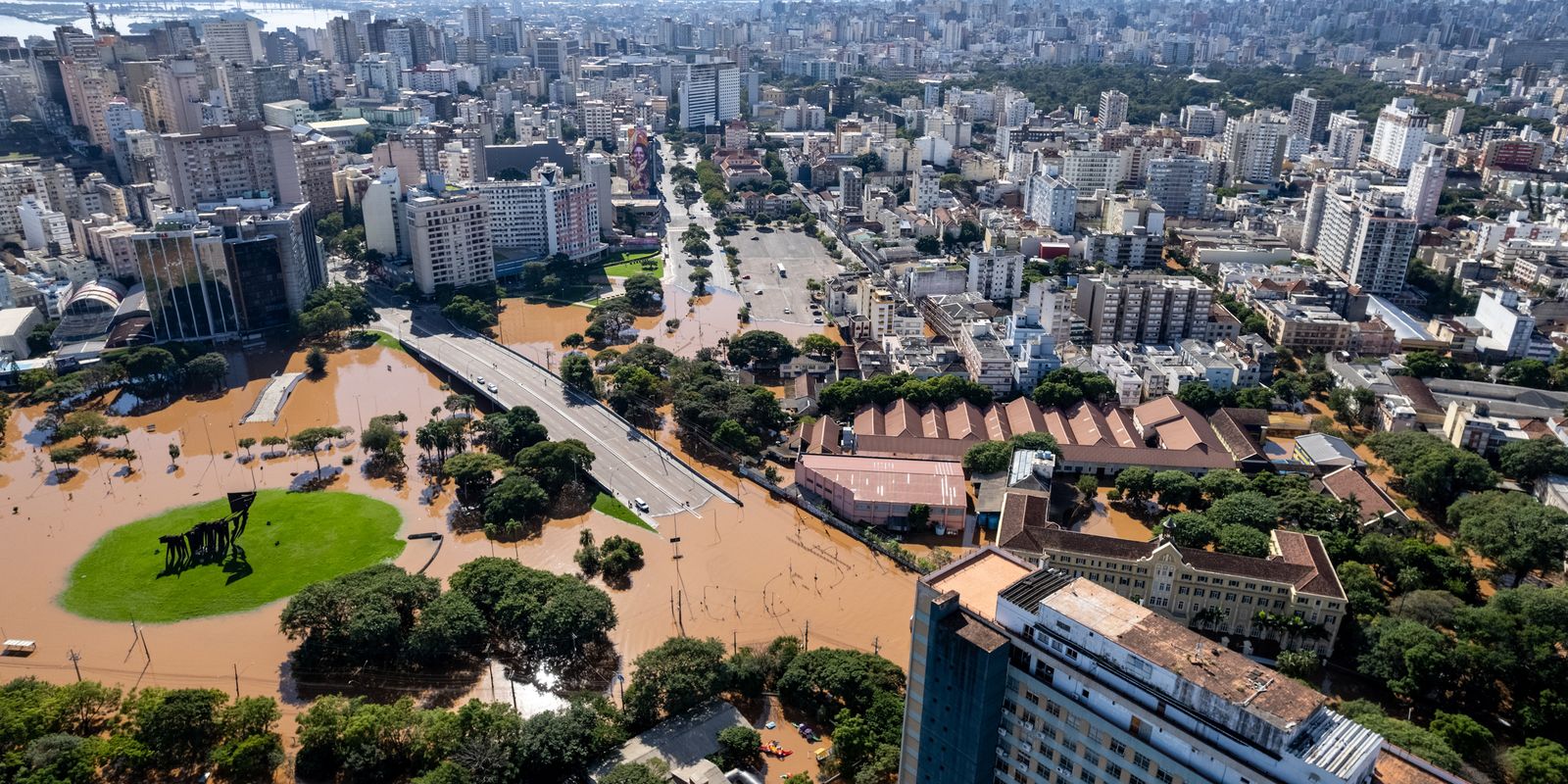 Chuvas diminuem no RS, mas frio intenso e elevação do Guaíba preocupam