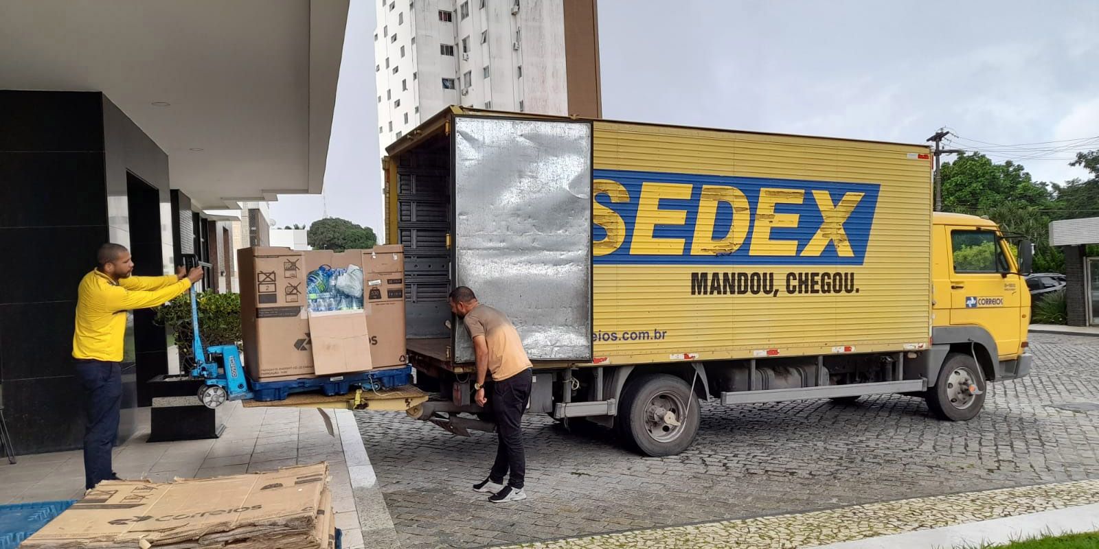 Correios suspendem recebimento de roupas doadas ao Rio Grande do Sul