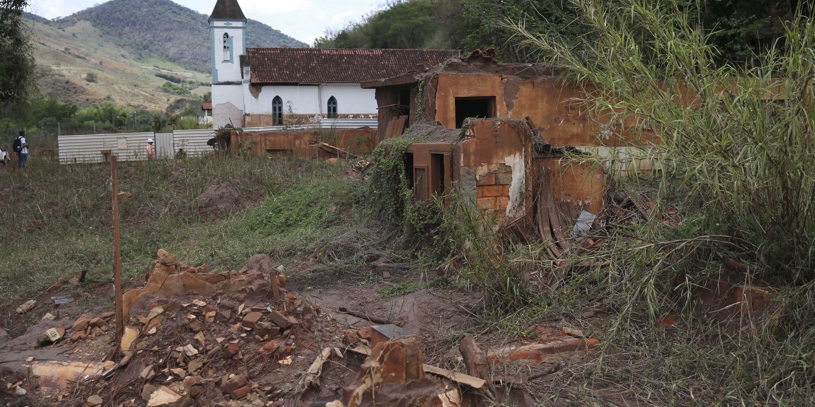 AGU quer que mineradoras paguem R$ 79 bilhões por danos em Mariana