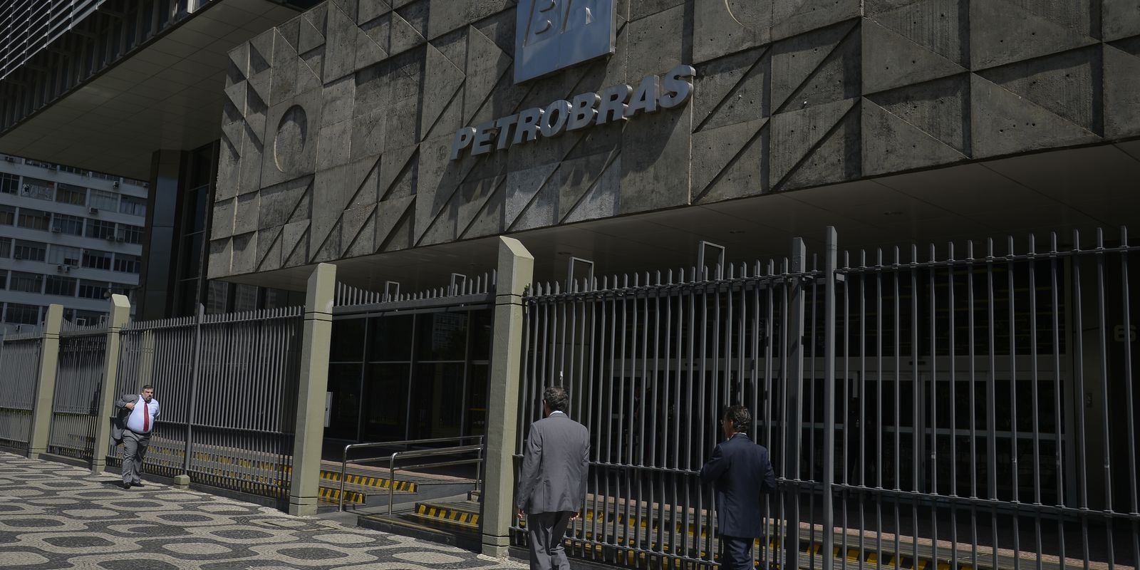 Petrobras leva ao Cade proposta para abandonar venda de refinarias