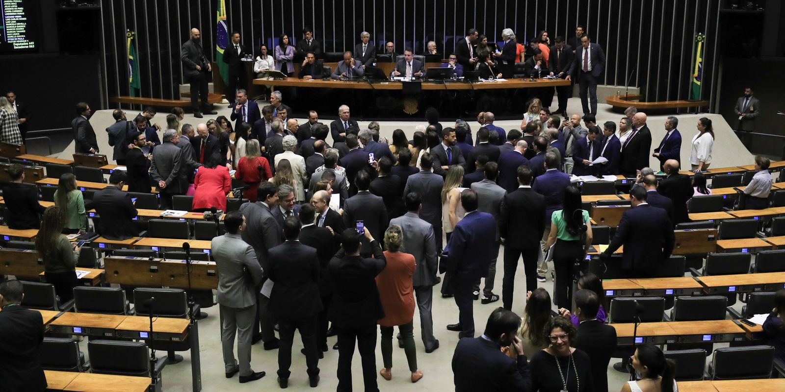 Congresso aprova alterações no Orçamento para facilitar apoio ao RS