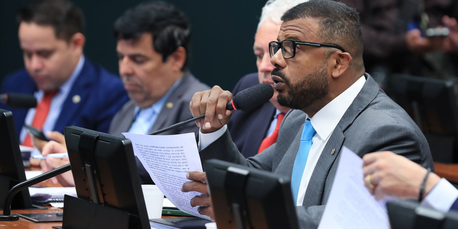 Conselho arquiva representação contra deputado por violência doméstica