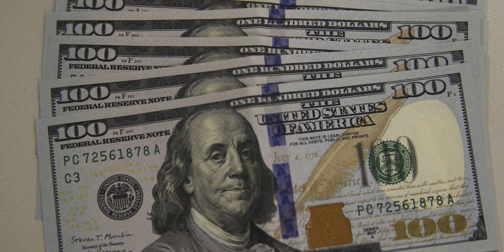 Dólar atinge menor valor em oito meses com conversa de Trump e Jinping