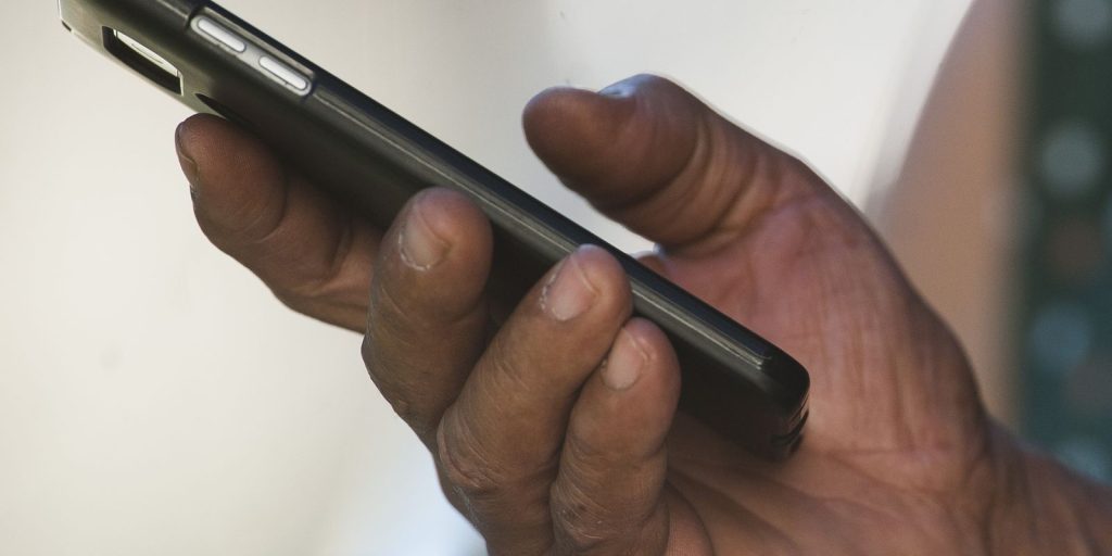 Polícia do Rio combate roubo de celulares