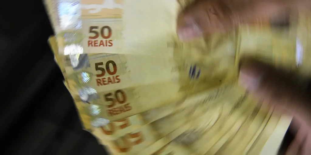 Equipe econômica apresentará a líderes partidários alternativas a IOF