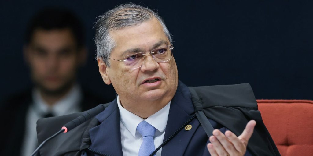 Dino suspende multa de R$ 1 milhão por dia contra professores do DF