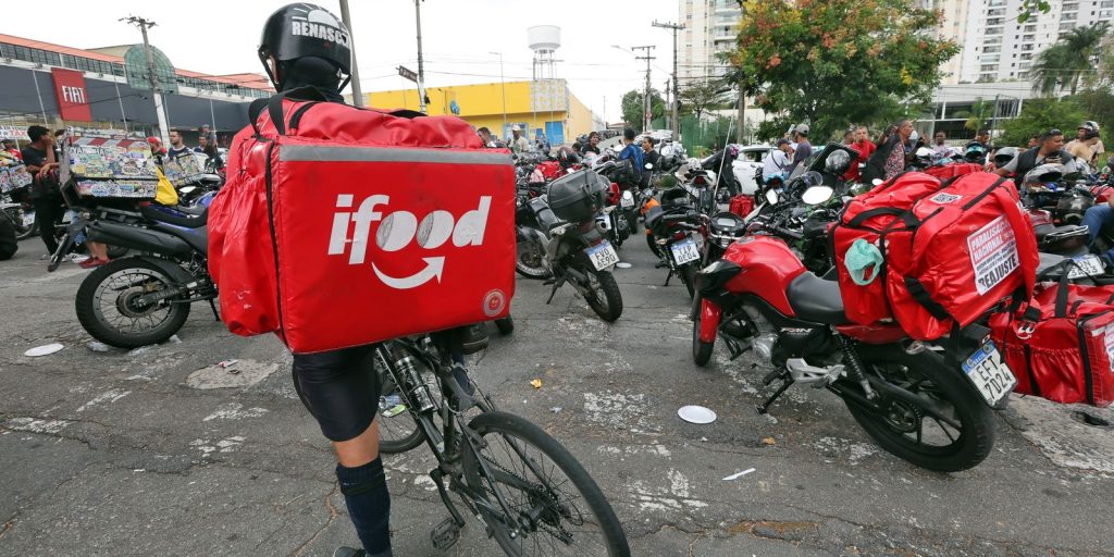 iFood anuncia mudanças, mas representantes de entregadores criticam