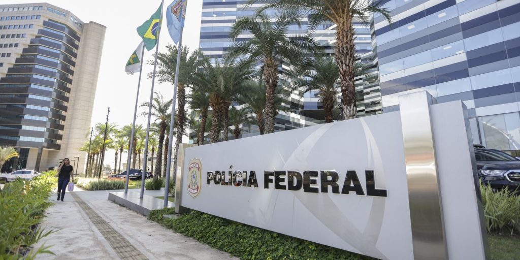 Bolsonaro diz que deu R$ 2 milhões para custear filho que está nos EUA