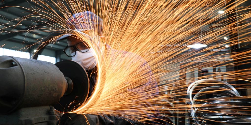 Produção industrial tem alta de 0,1% de março para abril