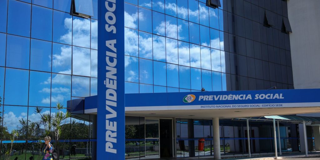 Justiça bloqueia R$ 23,8 milhões de suspeitos de fraude contra INSS