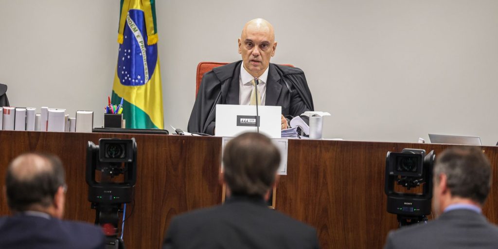 Bolsonaro nega ter recebido voz de prisão de ex-comandante do Exército
