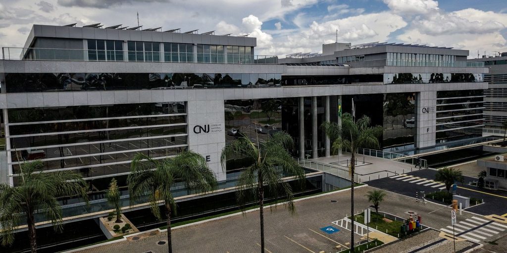 CNJ suspende promoção de juiz e diz que vaga deveria ser para mulher
