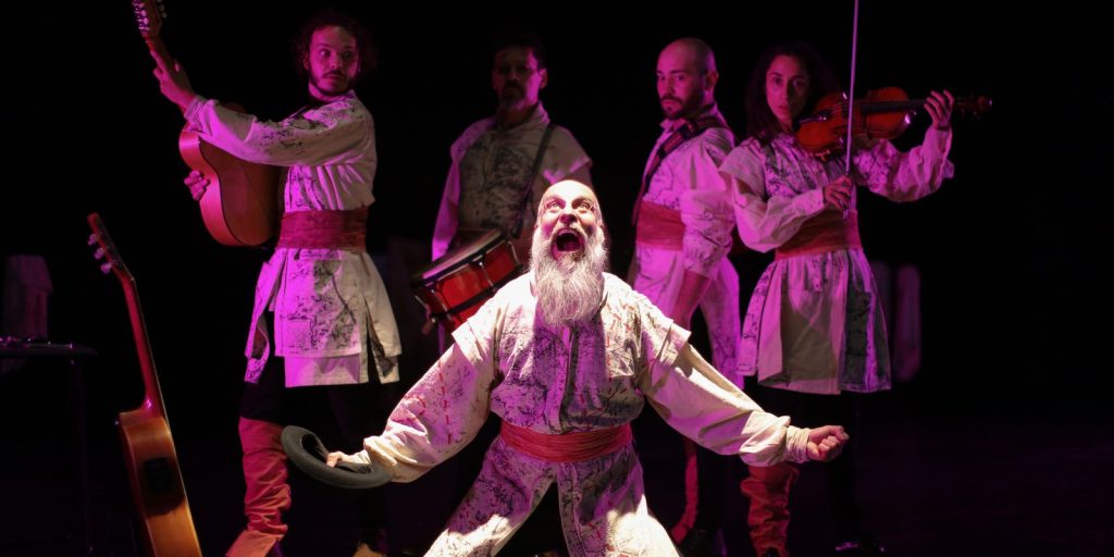 Companhia teatral chilena conta histórias latinoamericanas em trilogia