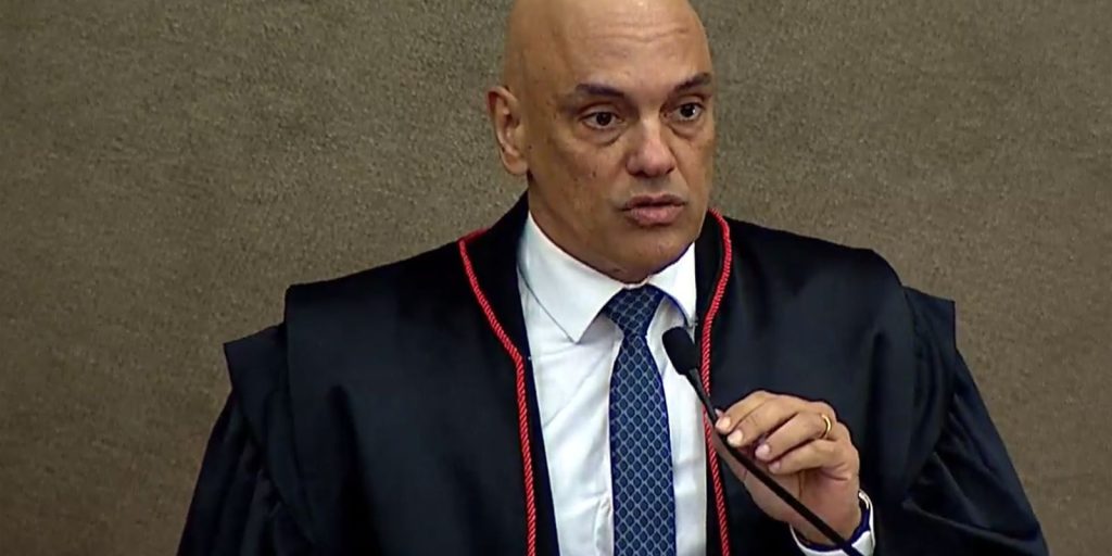 Moraes manda ouvir Mourão sobre ligação de Bolsonaro